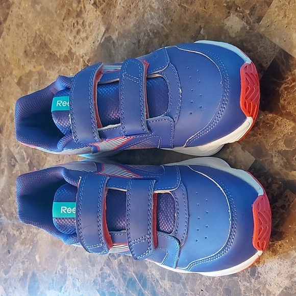 Reebok Velcro running shoes, size 3, new - Picture 2 of 7